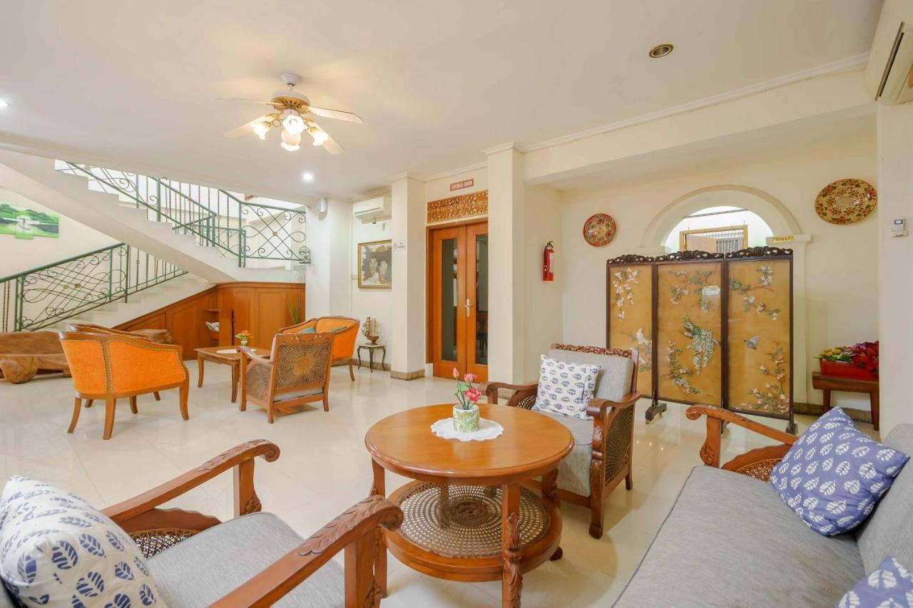 Reddoorz Plus Near Kemang Raya Джакарта Экстерьер фото