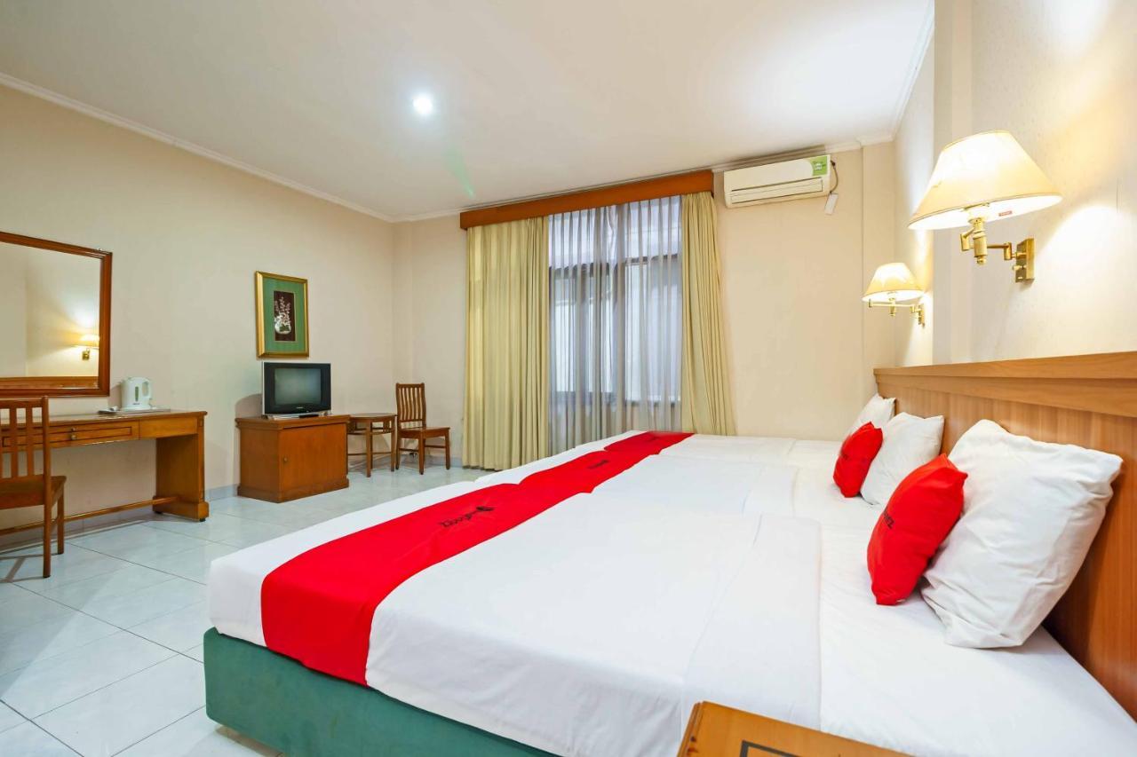 Reddoorz Plus Near Kemang Raya Джакарта Экстерьер фото