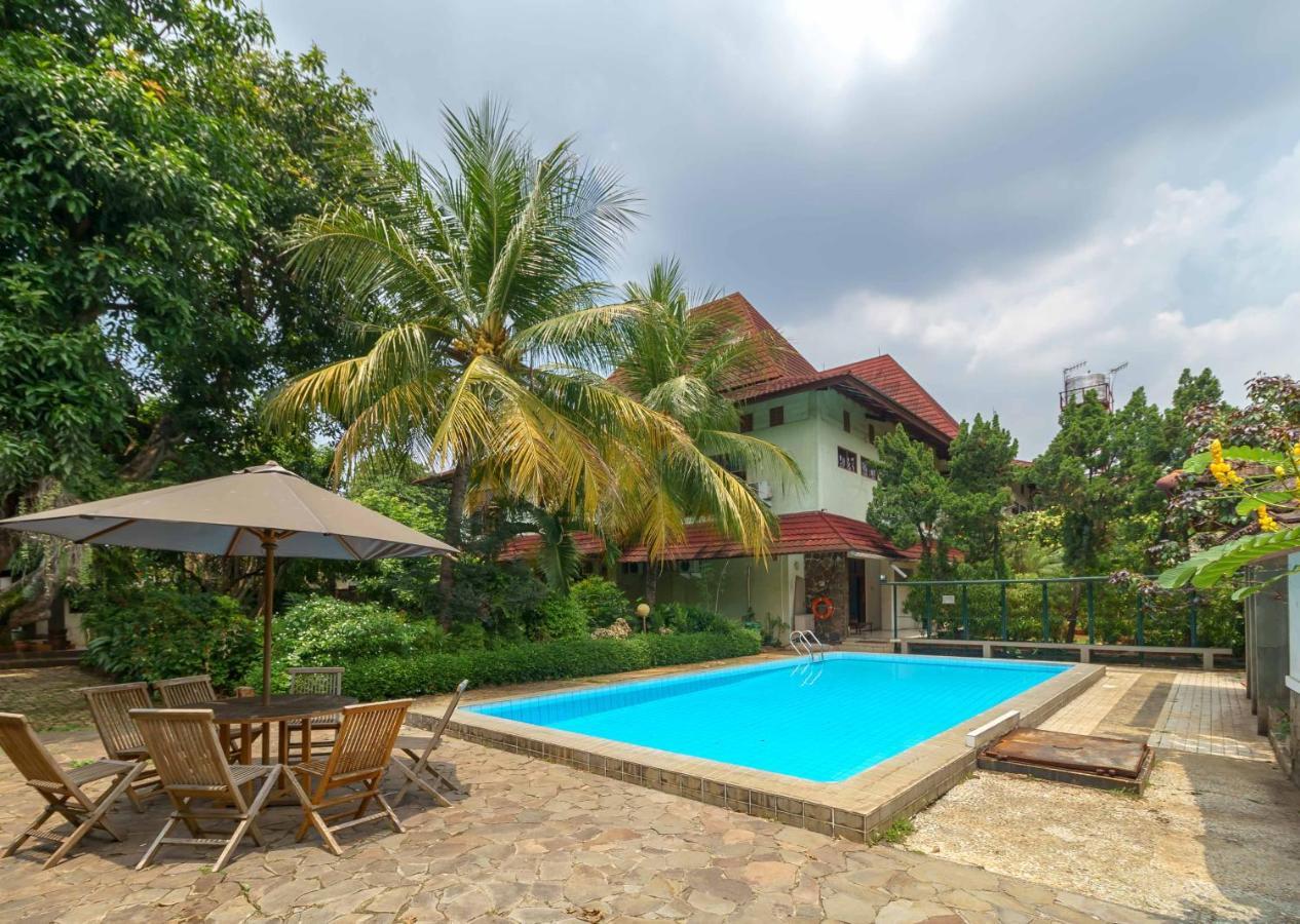Reddoorz Plus Near Kemang Raya Джакарта Экстерьер фото