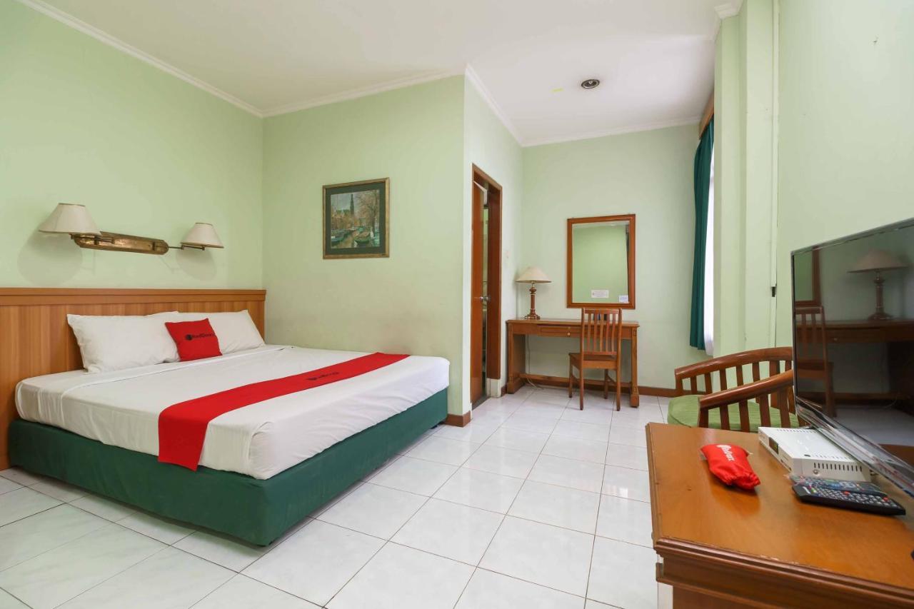 Reddoorz Plus Near Kemang Raya Джакарта Экстерьер фото