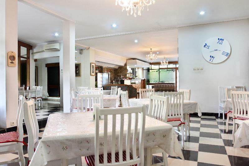 Reddoorz Plus Near Kemang Raya Джакарта Экстерьер фото