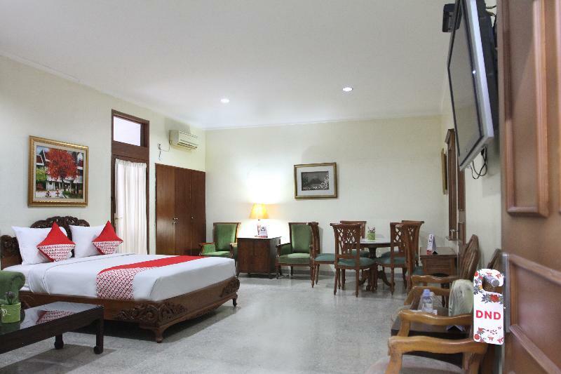 Reddoorz Plus Near Kemang Raya Джакарта Экстерьер фото